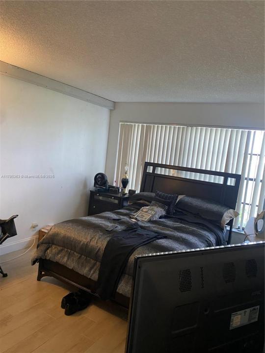 202 Lake Pointe Dr 105, Oakland Park, Florida 33309