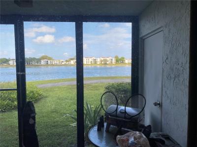 202 Lake Pointe Dr 105, Oakland Park, Florida 33309, USA