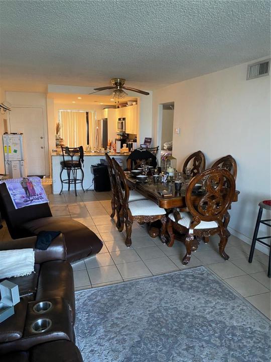 202 Lake Pointe Dr 105, Oakland Park, Florida 33309