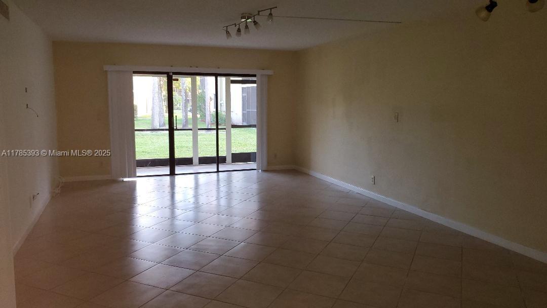 307 Lakeview Dr 102, Weston, Florida 33326, Stati Uniti