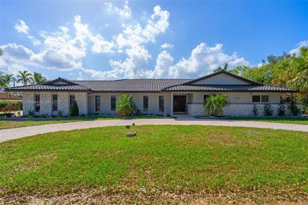 19640 W Saint Andrews Dr, Hialeah, Florida 33015, USA