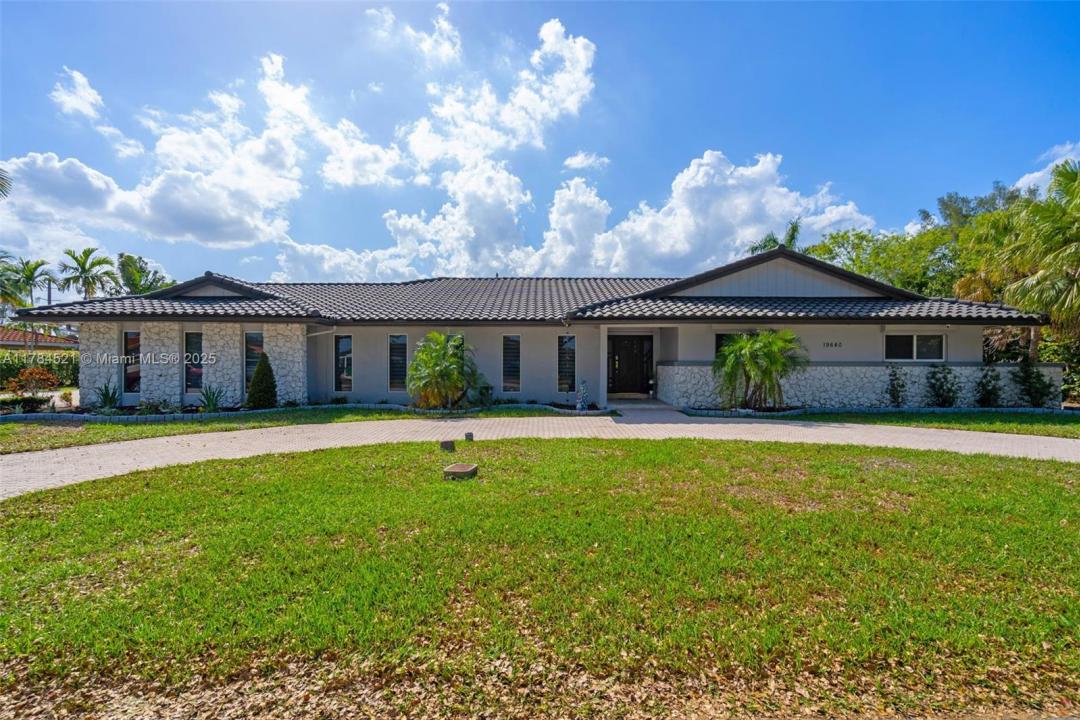 19640 W Saint Andrews Dr, Hialeah, Florida 33015, Estados Unidos
