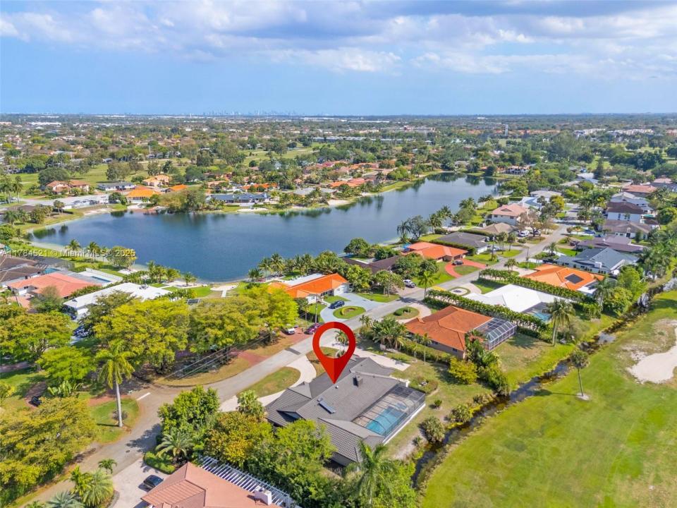 19640 W Saint Andrews Dr, Hialeah, Florida 33015, Estados Unidos