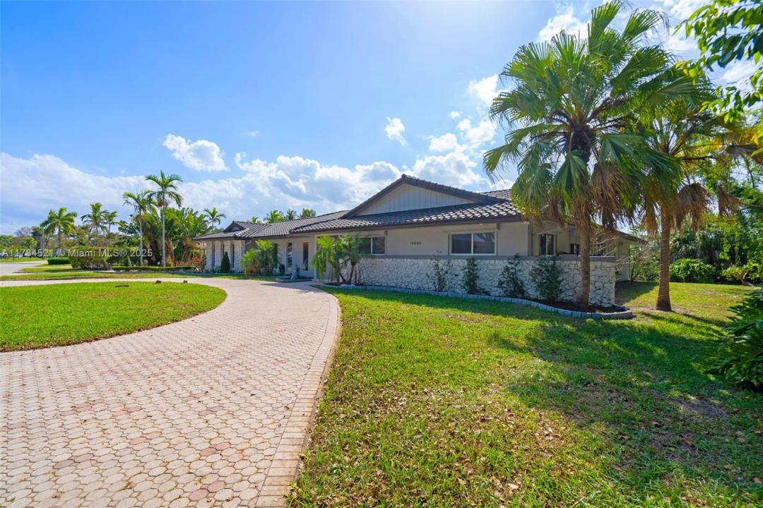 19640 W Saint Andrews Dr, Hialeah, Florida 33015, Estados Unidos