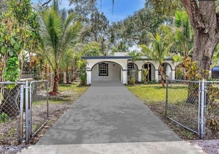 936 NE 132nd St, North Miami, Florida 33161, USA