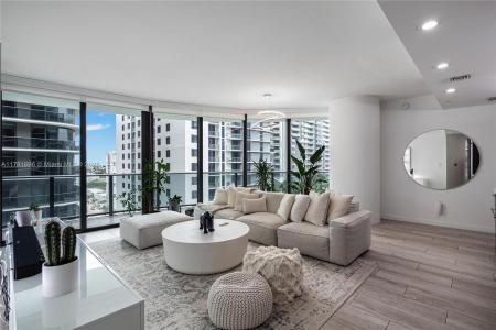 45 SW 9th St 1508, Miami, Florida 33130, USA