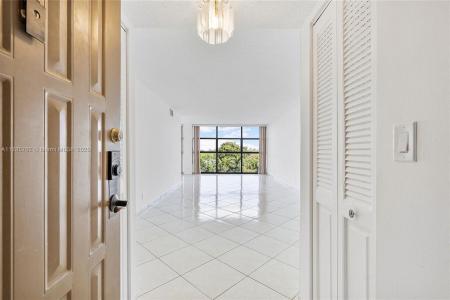 600 Parkview Dr 525, Hallandale Beach, Florida 33009, USA