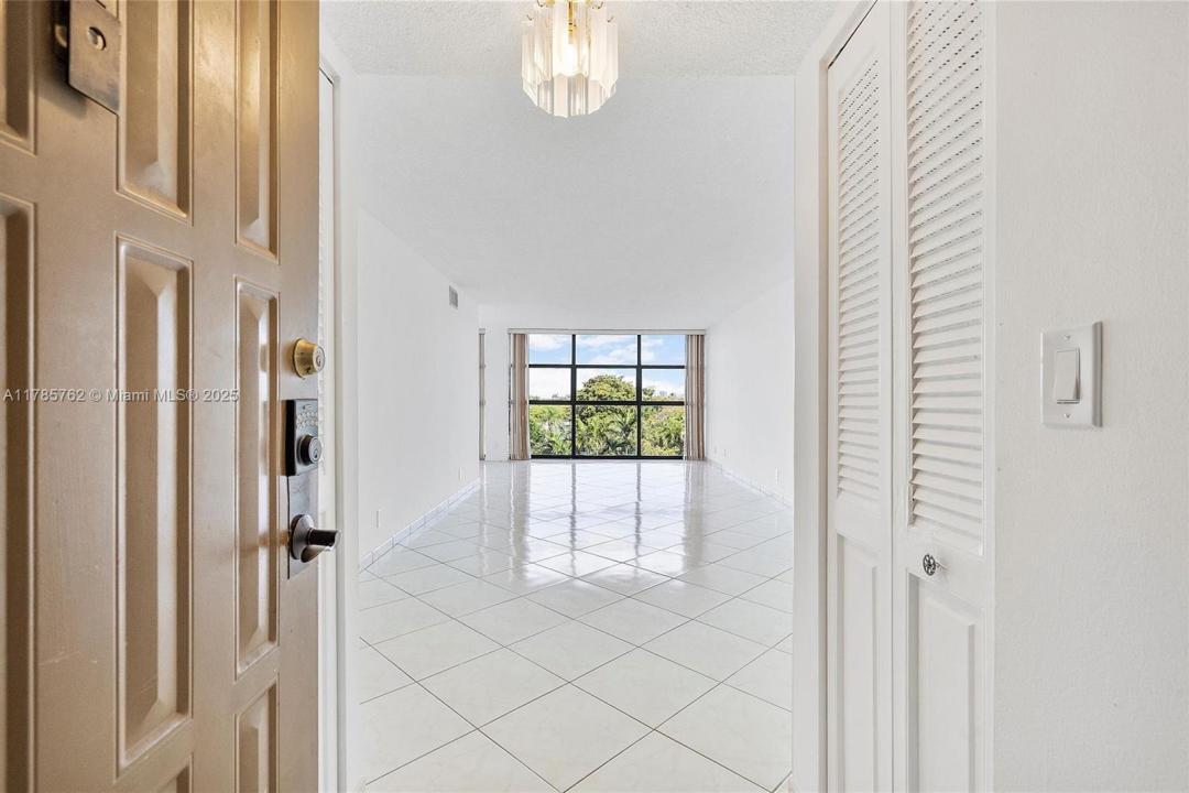600 Parkview Dr 525, Hallandale Beach, פלורידה 33009, ארצות הברית של אמריקה 