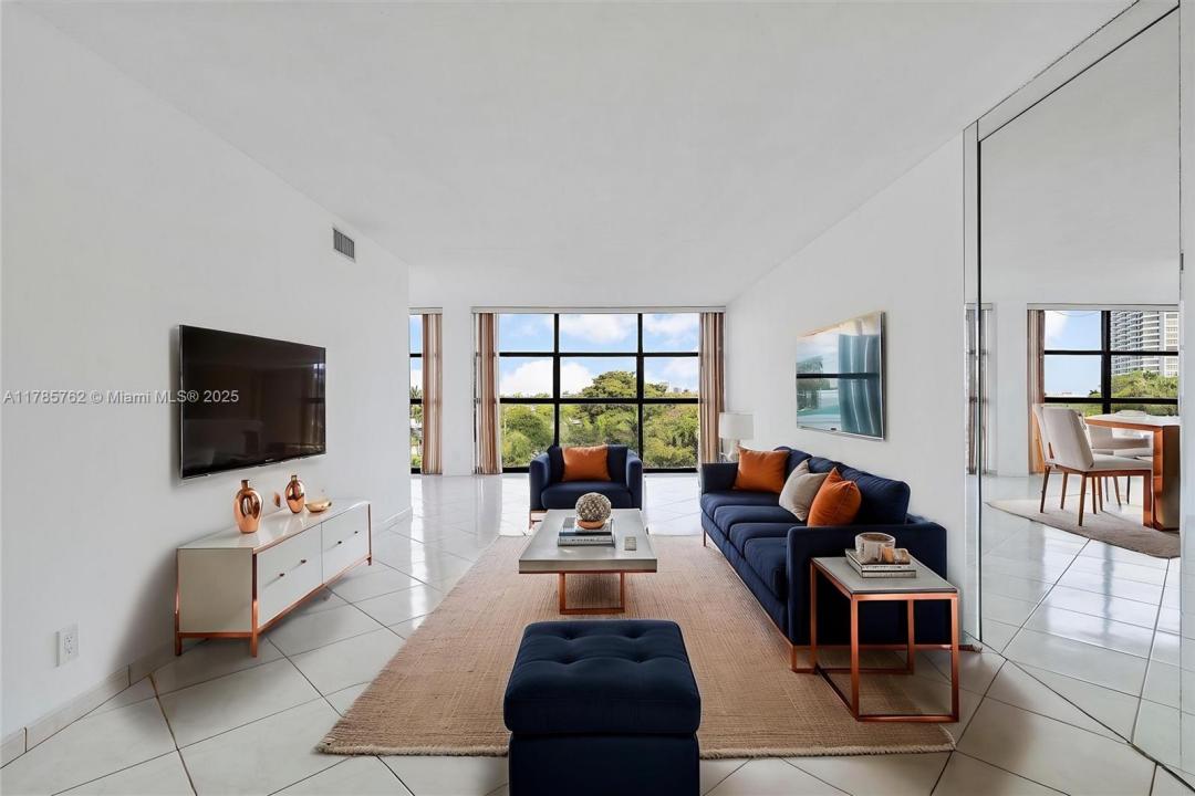 600 Parkview Dr 525, Hallandale Beach, פלורידה 33009, ארצות הברית של אמריקה 