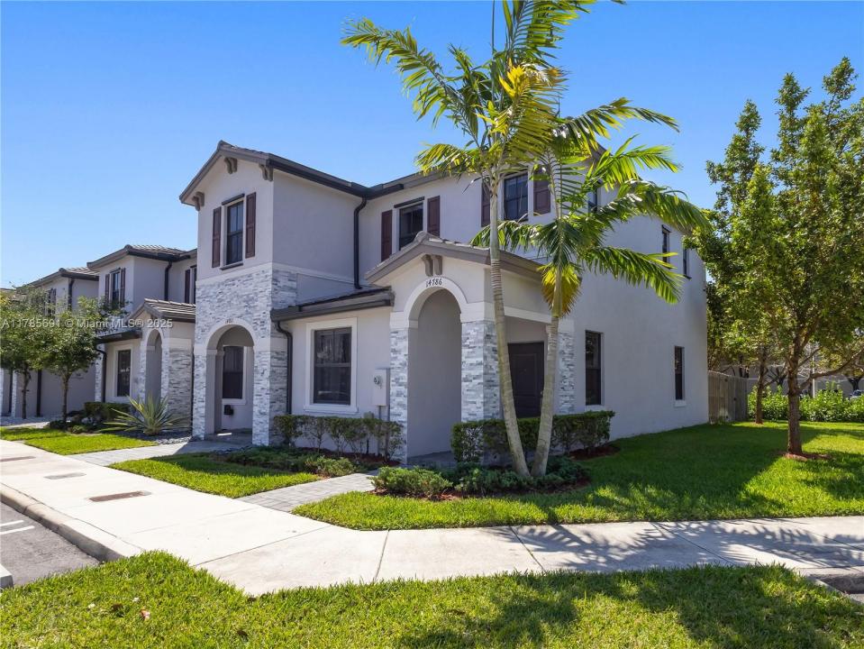 14786 SW 181st Ter, Miami, Florida 33187, USA