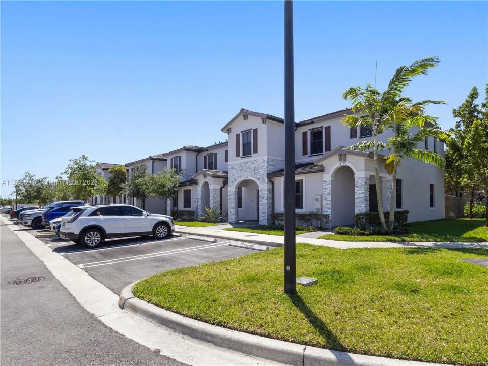 14786 SW 181st Ter, Miami, Florida 33187, USA