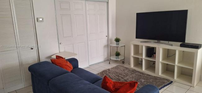17011 N Bay Rd 808, Sunny Isles Beach, Florida 33160, USA