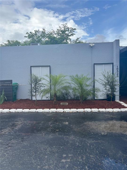 16528 Bridge End Rd, Miami Lakes, Florida 33014