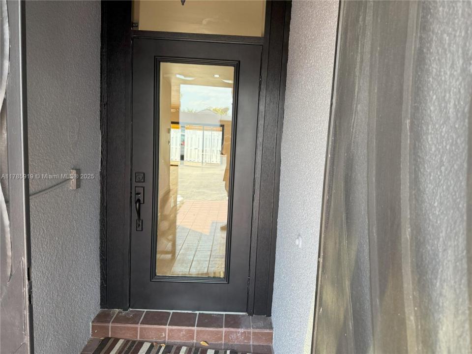 16528 Bridge End Rd, Miami Lakes, Florida 33014