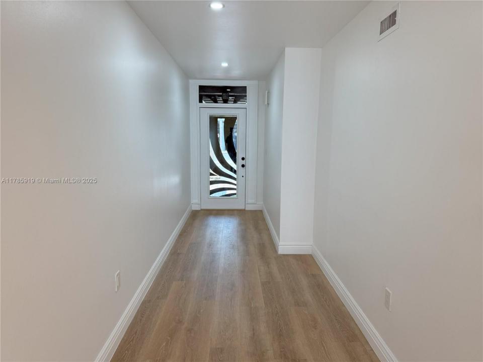 16528 Bridge End Rd, Miami Lakes, Florida 33014