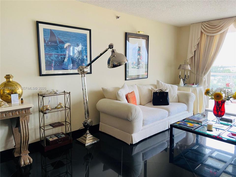8855 Collins Ave 9E, Surfside, Floryda 33154, USA