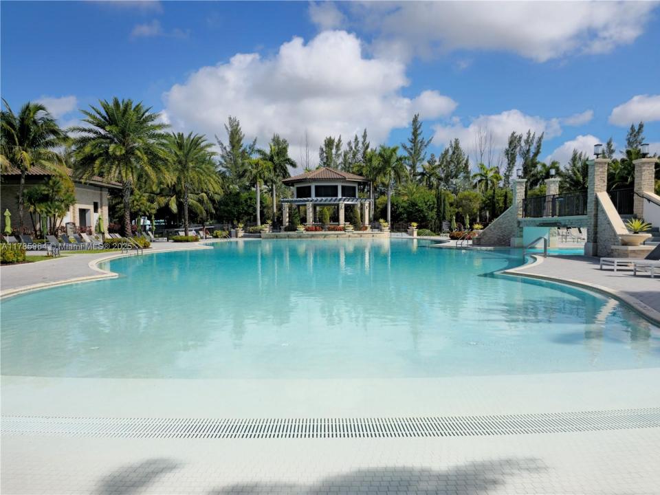 10075 NW 86th Ter, Doral, Florida 33178, USA