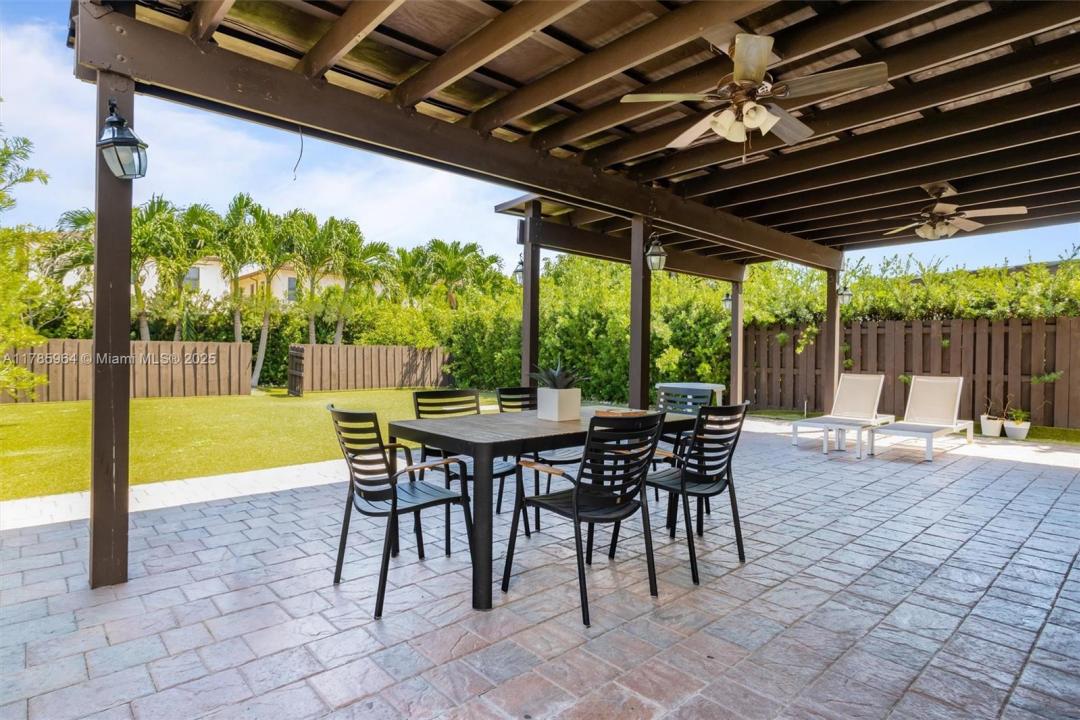 10075 NW 86th Ter, Doral, Florida 33178, USA