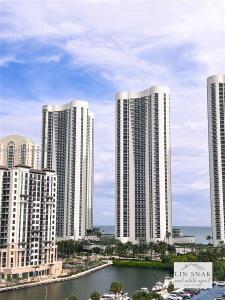 300 Bayview Dr 915, Sunny Isles Beach, Florida 33160, USA