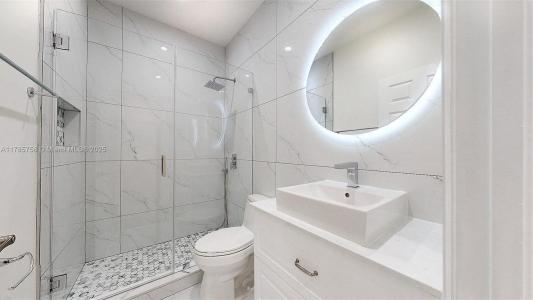 9231 W 32nd Ln, Hialeah, Florida 33018, USA