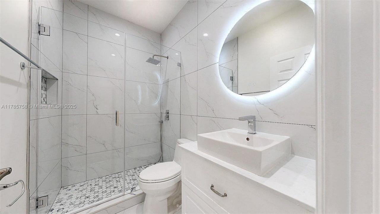 9231 W 32nd Ln, Hialeah, Florida 33018, USA