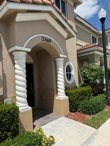 2469 SE 10th St, Homestead, Florida 33035, USA