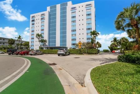 10300 W Bay Harbor Dr 9D, Bay Harbor Islands, Florida 33154, USA