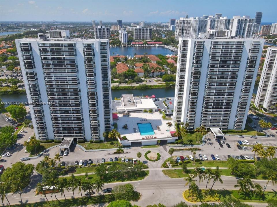 3675 N Country Club Dr 204, Aventura, Florida 33180, HOA KỲ