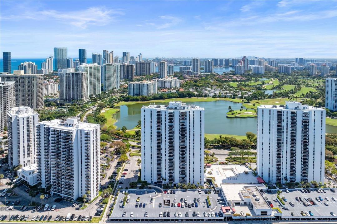 3675 N Country Club Dr 204, Aventura, Florida 33180, HOA KỲ
