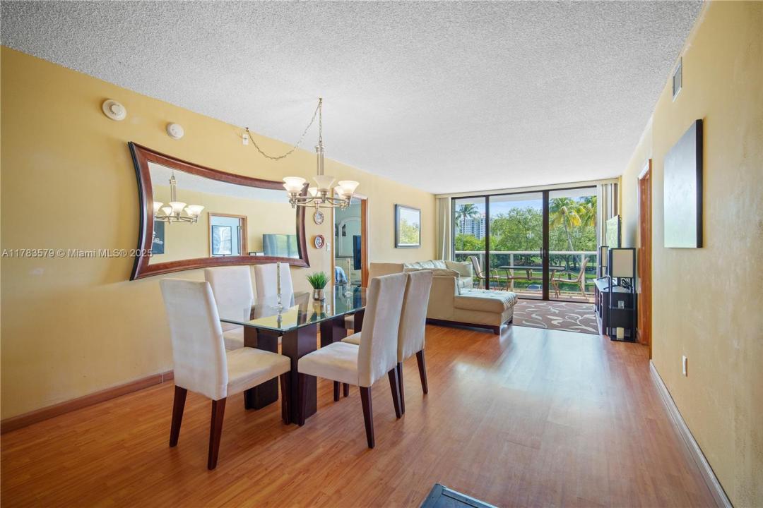 3675 N Country Club Dr 204, Aventura, Florida 33180, HOA KỲ