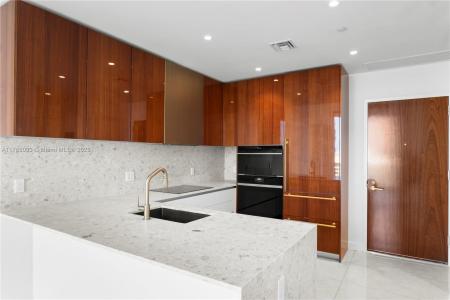 2678 Tigertail Ave 612, Miami, Florida 33133, USA