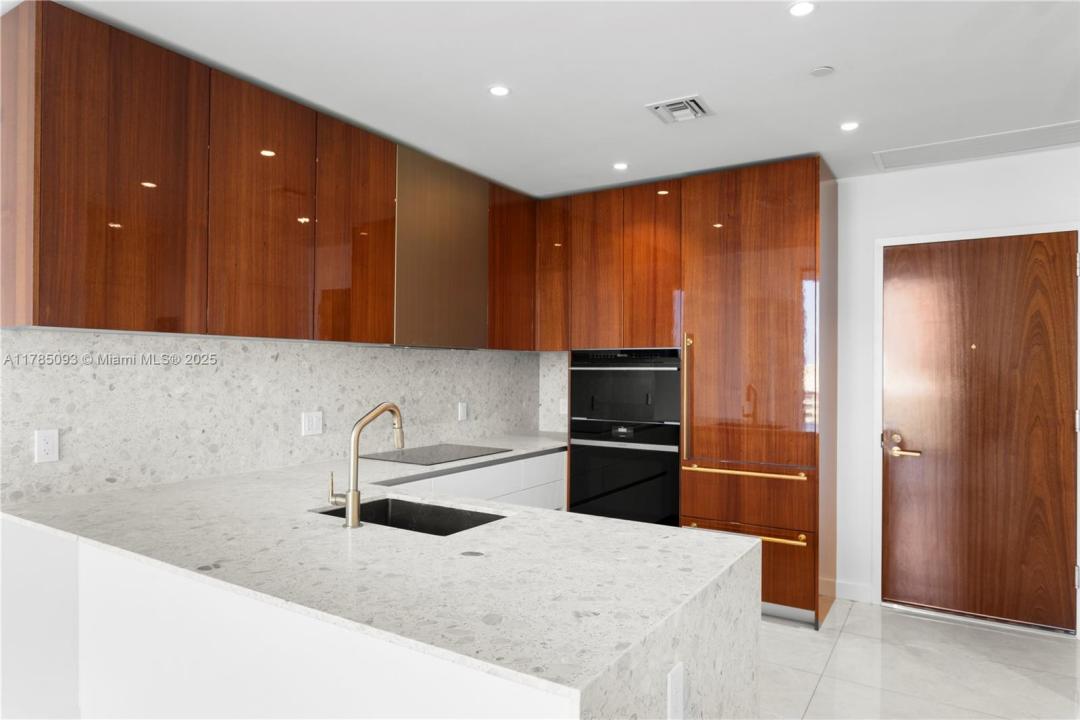 2678 Tigertail Ave 612, Miami, Florida 33133, HOA KỲ