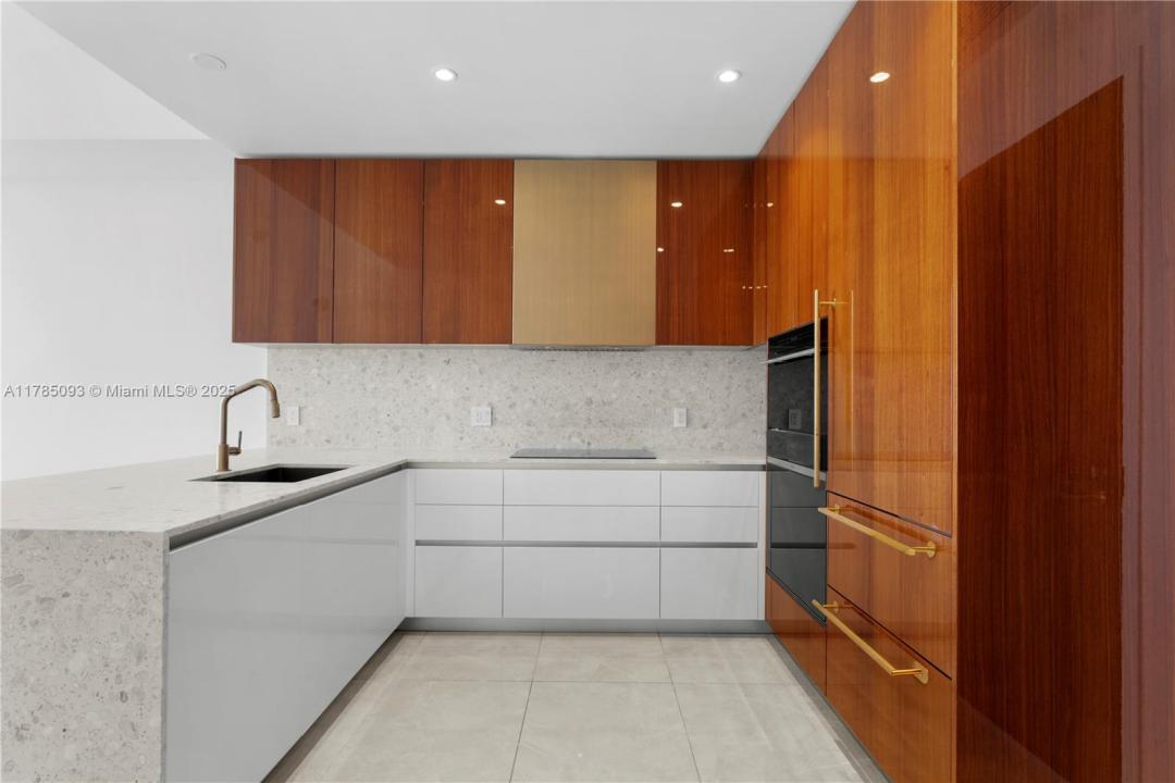2678 Tigertail Ave 612, Miami, Florida 33133, HOA KỲ