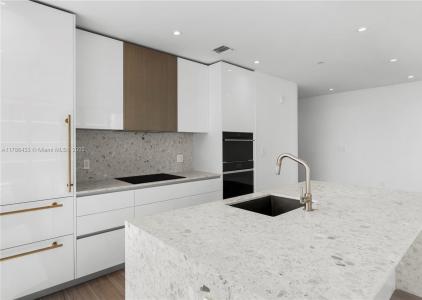 2678 Tigertail Ave 1707, Miami, Florida 33133, USA
