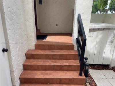 323 Ives Dairy Rd 323-05, Miami, Florida 33179, USA