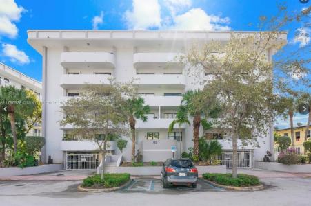 130 S Shore Dr 2F, Miami Beach, Florida 33141, USA
