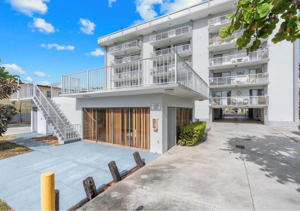 130 S Shore Dr 2F, Miami Beach, Florida 33141