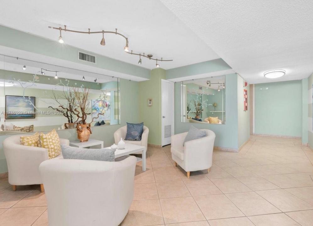 130 S Shore Dr 2F, Miami Beach, Florida 33141