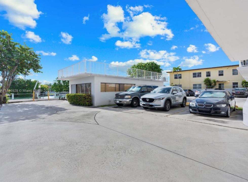 130 S Shore Dr 2F, Miami Beach, Florida 33141