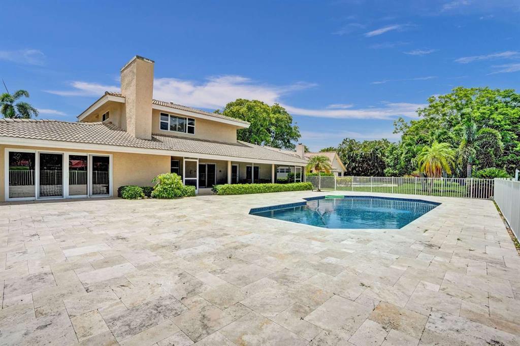 2527 Deer Creek Lakes Dr, Deerfield Beach, Florida 33442