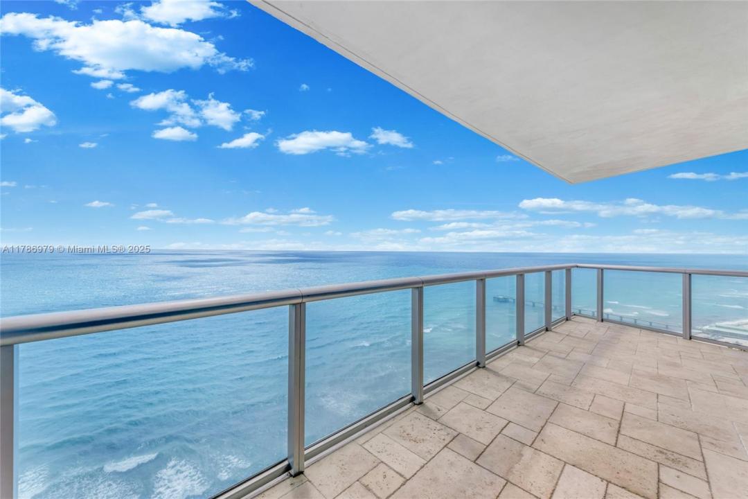 17001 Collins Ave 2401, Sunny Isles Beach, Florida 33160, USA