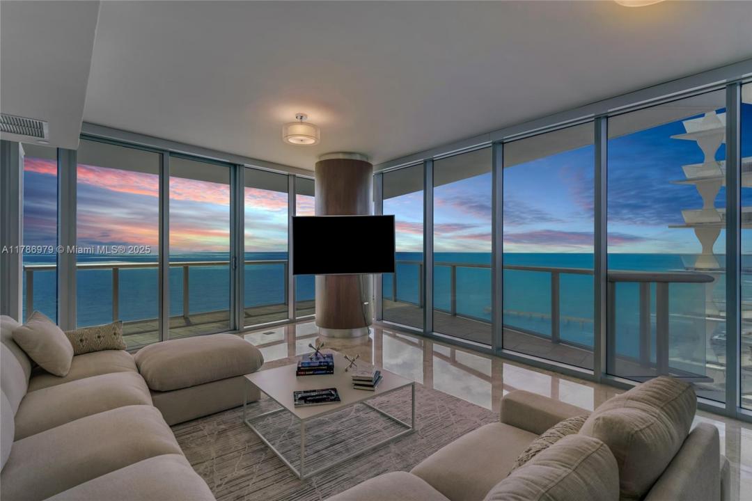 17001 Collins Ave 2401, Sunny Isles Beach, Florida 33160, USA