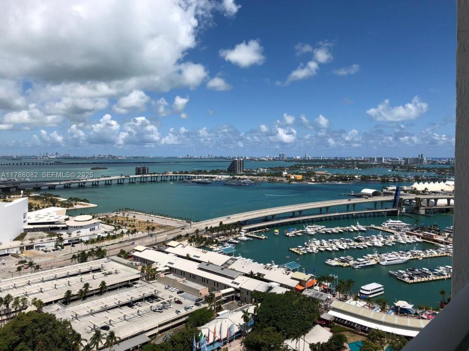 244 Biscayne Blvd 3004, Miami, Florida 33132, USA