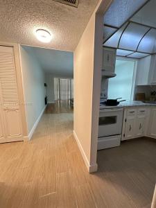 851 Three Islands Blvd 114, Hallandale Beach, Florida 33009, USA