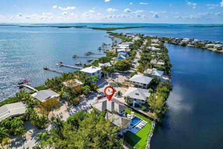 32 N Bounty Ln, Key Largo, Florida 33037, USA