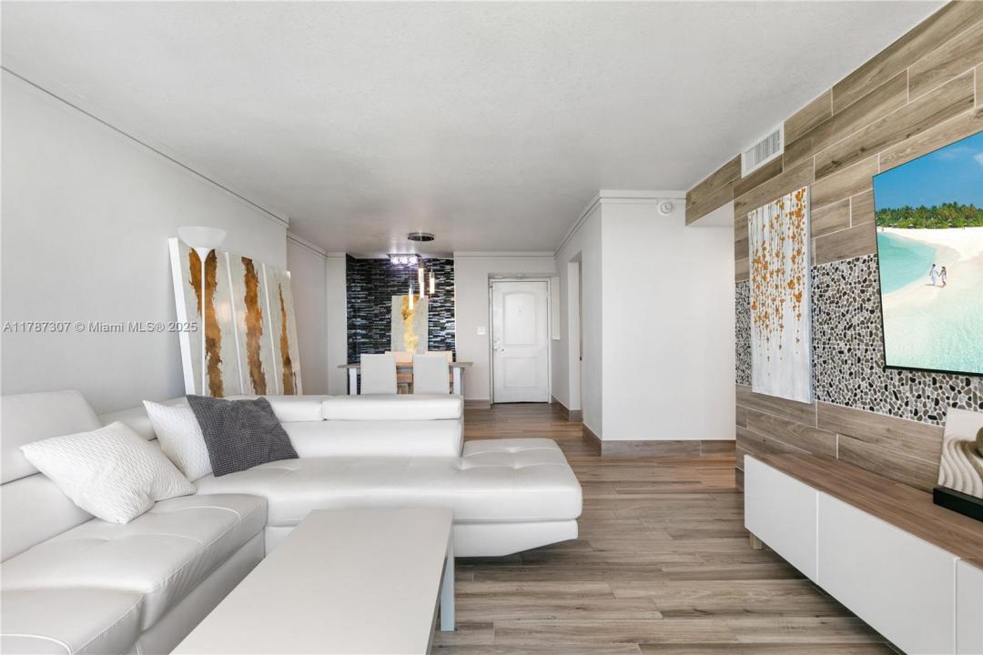 100 Bayview Dr 625, Sunny Isles Beach, Florida 33160, Stati Uniti