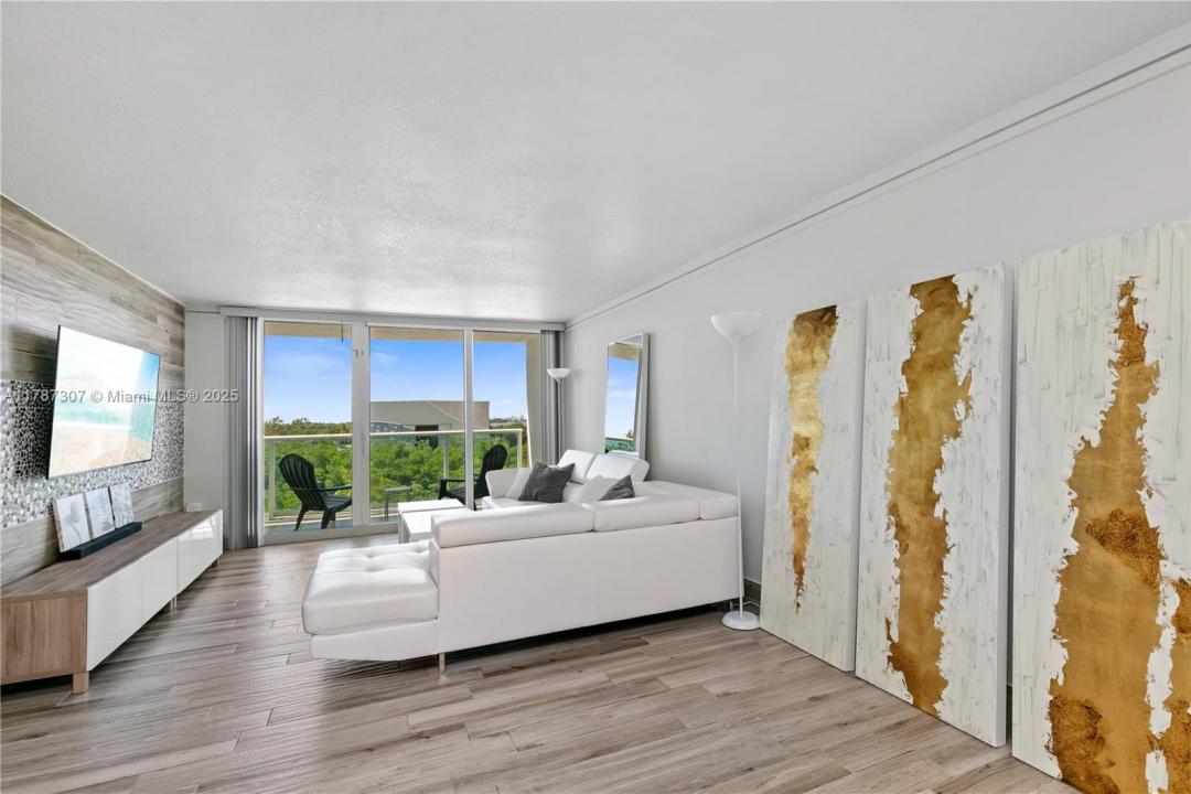 100 Bayview Dr 625, Sunny Isles Beach, Florida 33160, Stati Uniti