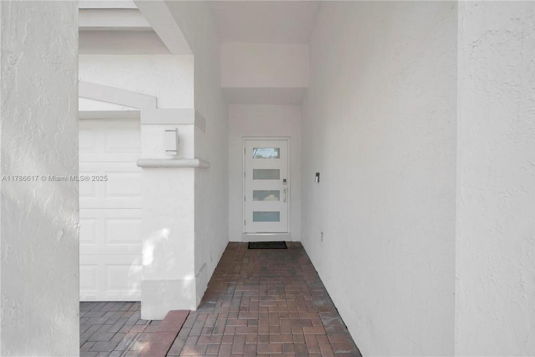 6694 NW 107th Pl, Doral, Florida 33178