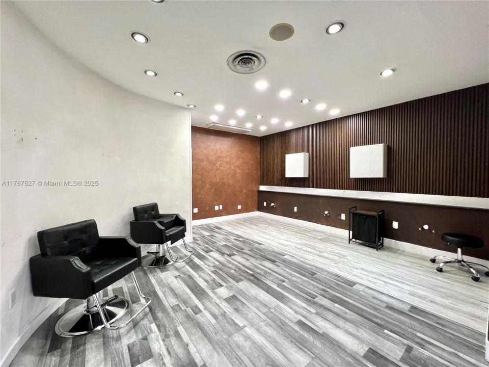 1735 SW 22nd St, Miami, Florida 33145, USA
