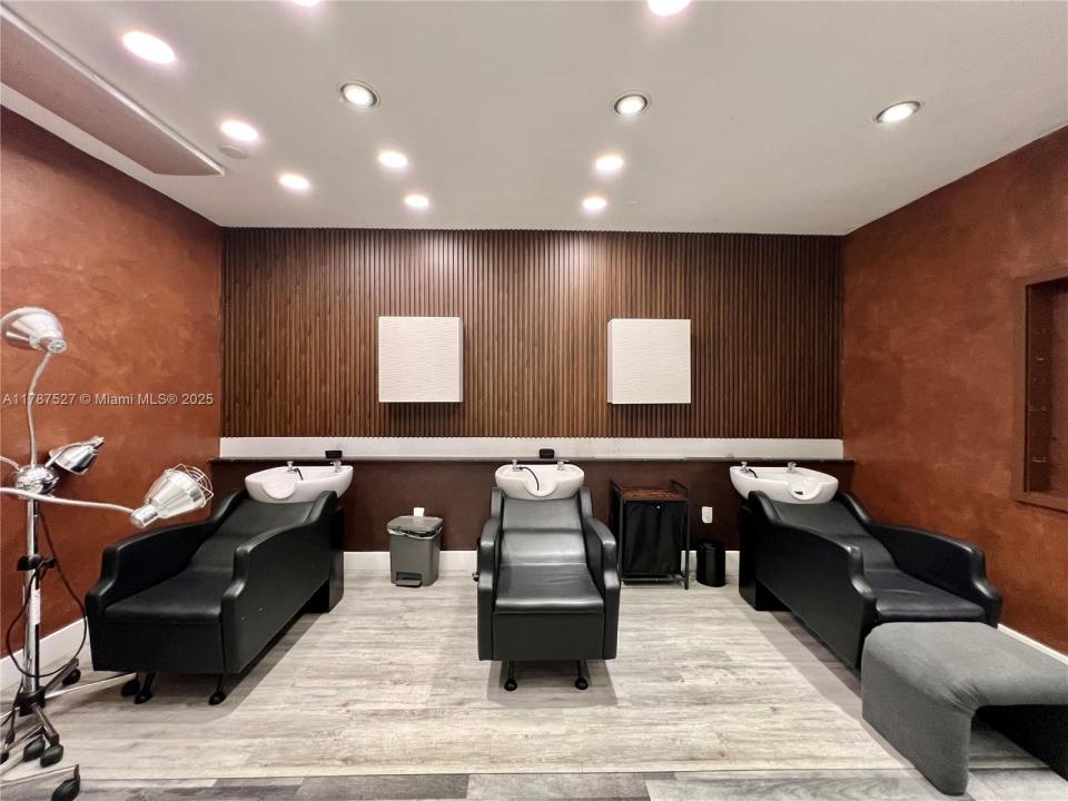 1735 SW 22nd St, Miami, Florida 33145, USA